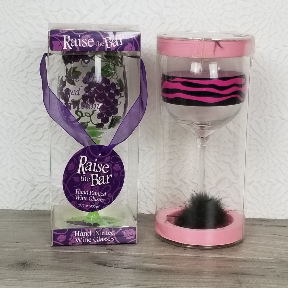 Set Of 2 Cute Wine Glasses Minx Raise The Bar NWT